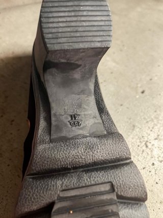 Botines negros con cordones y cremallera