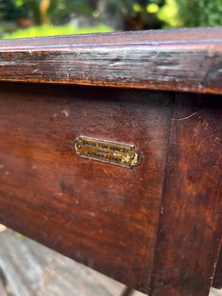 Mesa auxiliar antigua Juan Busquets – Barcelona