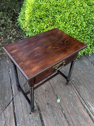 Mesa auxiliar antigua Juan Busquets – Barcelona