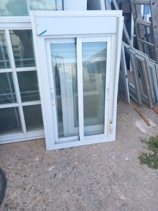 Ventana corredera blanca