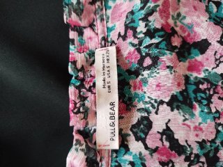 Blusa Pull&Bear floral talla S