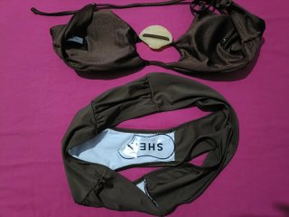 Costume da bagno marrone con conchiglia