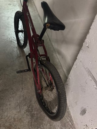 Bici BMX roja