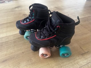Patines de ruedas negros para niños