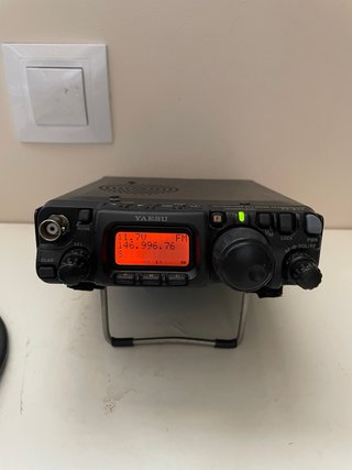 Emisora Yaesu FT-817ND con extras