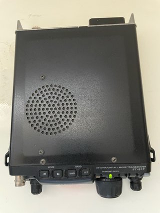 Emisora Yaesu FT-817ND con extras