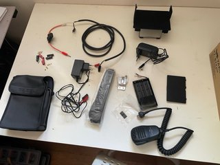 Emisora Yaesu FT-817ND con extras