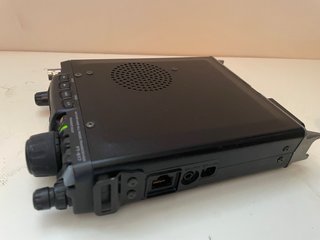 Emisora Yaesu FT-817ND con extras