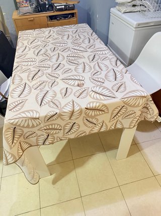 Mesa de comedor blanca de madera
