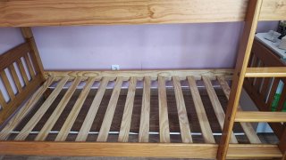 Cómodas de madera color miel, litera transformable