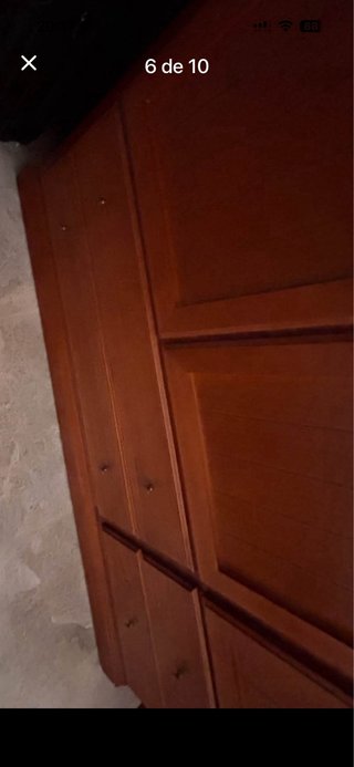Armario de madera maciza