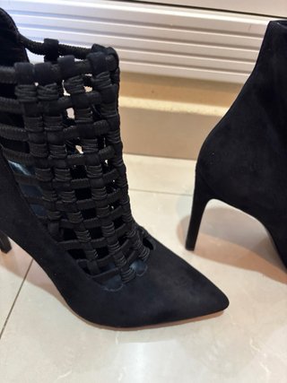 Botines de ante negros de Stella Luna