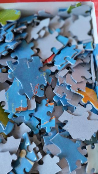 Lote 2 Puzzles Mundo e Europa Clementoni