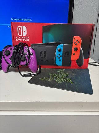 Nintendo Switch + Mando Pro + MicroSD + Protector.