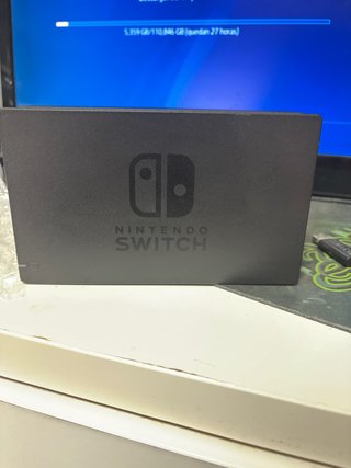 Nintendo Switch + Mando Pro + MicroSD + Protector.