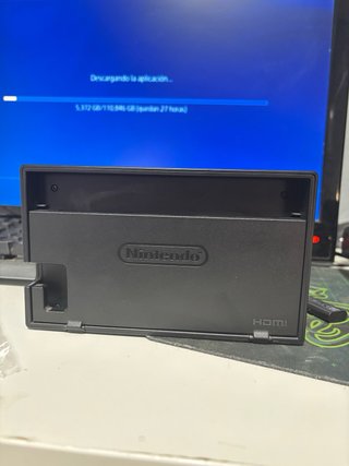 Nintendo Switch + Mando Pro + MicroSD + Protector.