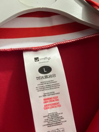 Chaqueta estilo universitario roja y blanca