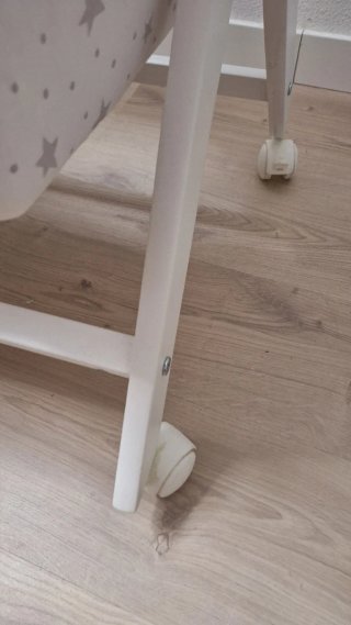 Moisés de madera con dosel