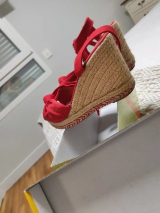 Sandalias de esparto rojas