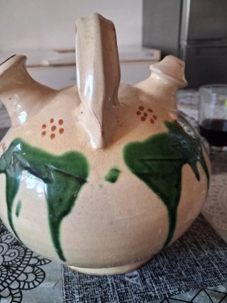 Botijo de cerámica tradicional