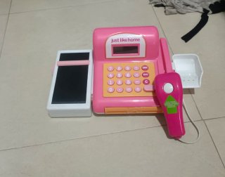 Caja registradora de juguete rosa