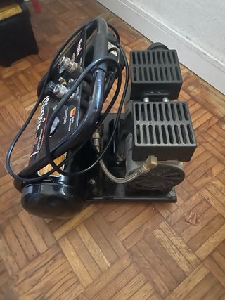 Compresor de aire con manguera naranja