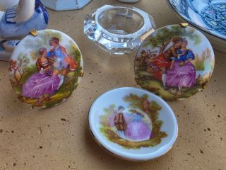 Lote Cerámica Antigua: Lámpara, Figuras, Plato