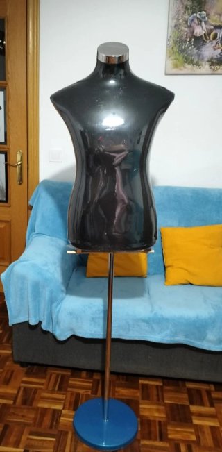 Maniquí Torso Hombre Negro