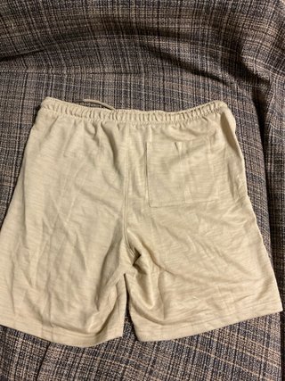Pantalones cortos hombre beige y azul