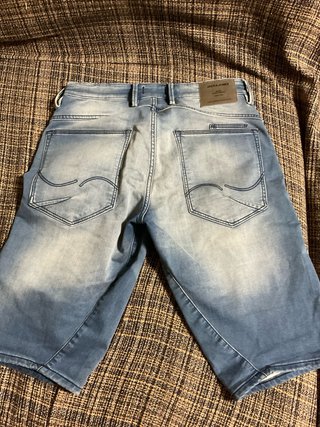Pantalones cortos hombre beige y azul