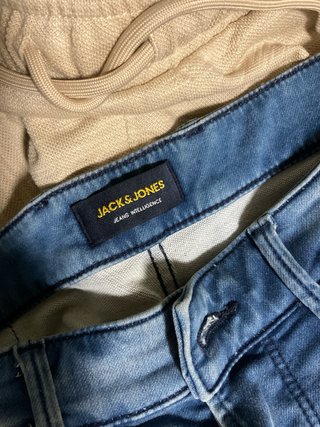 Pantalones cortos hombre beige y azul