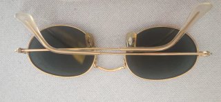 Gafas de sol Ray-Ban doradas y negras