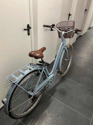 Bicicleta Urbana Azul con Cesta