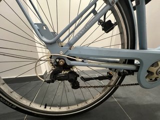 Bicicleta Urbana Azul con Cesta