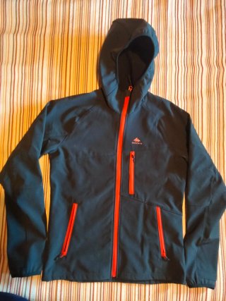 Chaqueta Quechua impermeable forro polar niño.