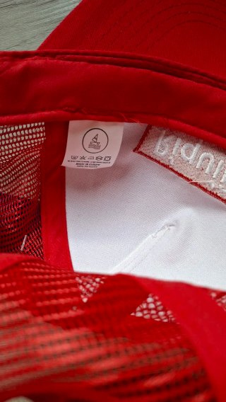 Gorra calada con logo Riquiña