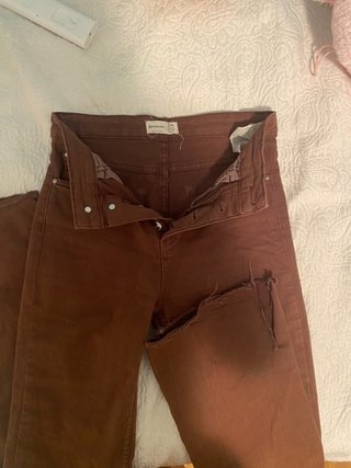 Pantalón vaquero acampanado Stradivarius marrón T.