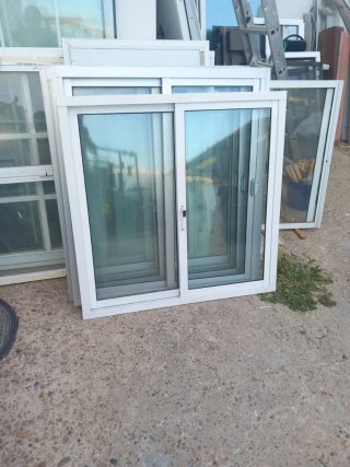 Ventana corredera aluminio blanca 105x105