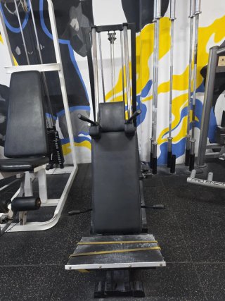 Máquina de gimnasio Haka Technogym