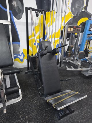 Máquina de gimnasio Haka Technogym