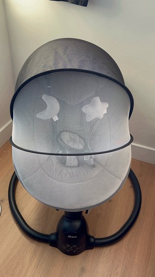 Silla mecedora bebé gris