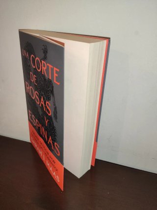 Una corte de rosas y espinas. Nueva presentación