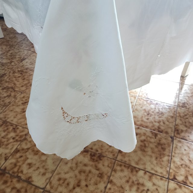 Tovaglia bianca con bordo