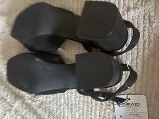 Sandalias tacón Chika10 negras