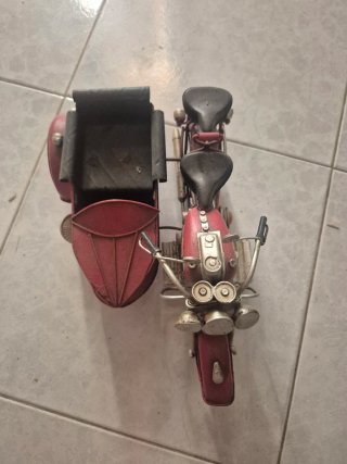 Moto con sidecar estilo cruiser