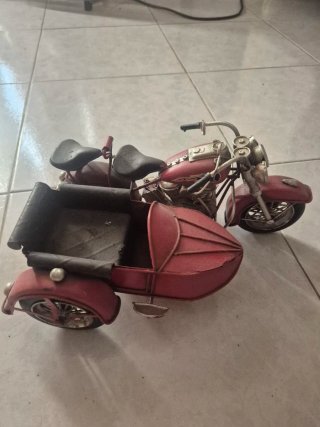 Moto con sidecar estilo cruiser