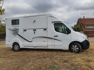 Camion furgoneta transporte de 2 caballos