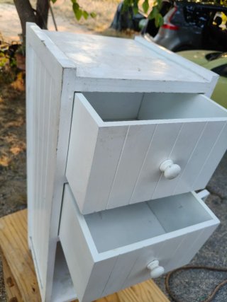 Cómoda y mesita de madera