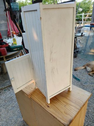 Cómoda y mesita de madera