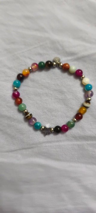 Pulsera elástica con estrella y cuentas